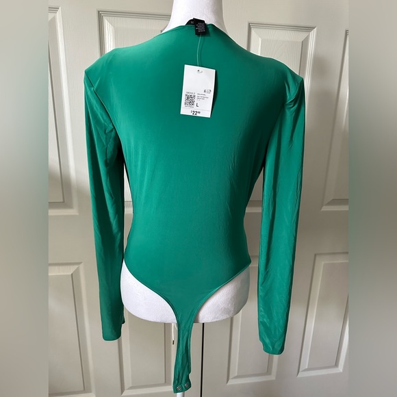 Forever 21 NWT Bodysuit, long sleeves, plunging neck, green, size Large - Picture 3 of 6